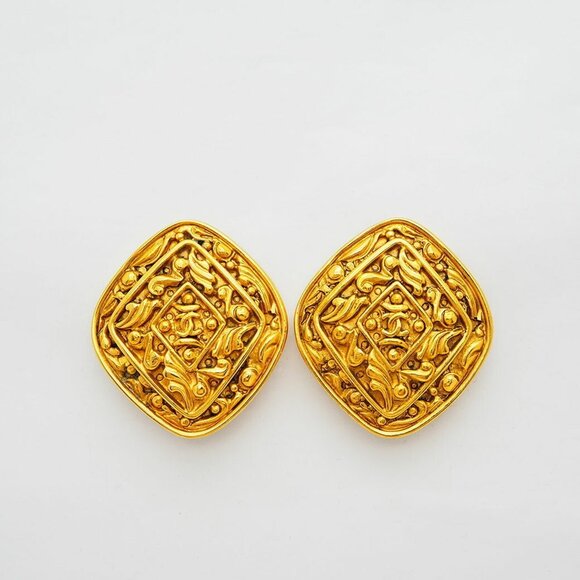 CHANEL Arabesque Coco Gold Large Earrings - Picture 1 of 9